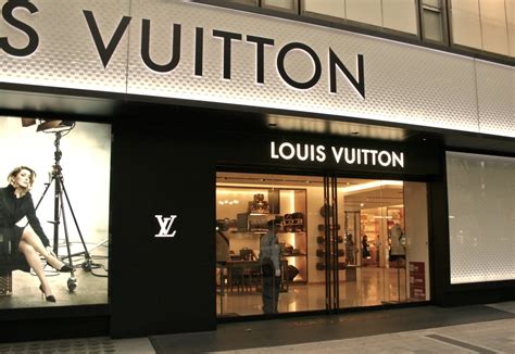 negozio bologna louis vuitton|louis vuitton roma etoile.